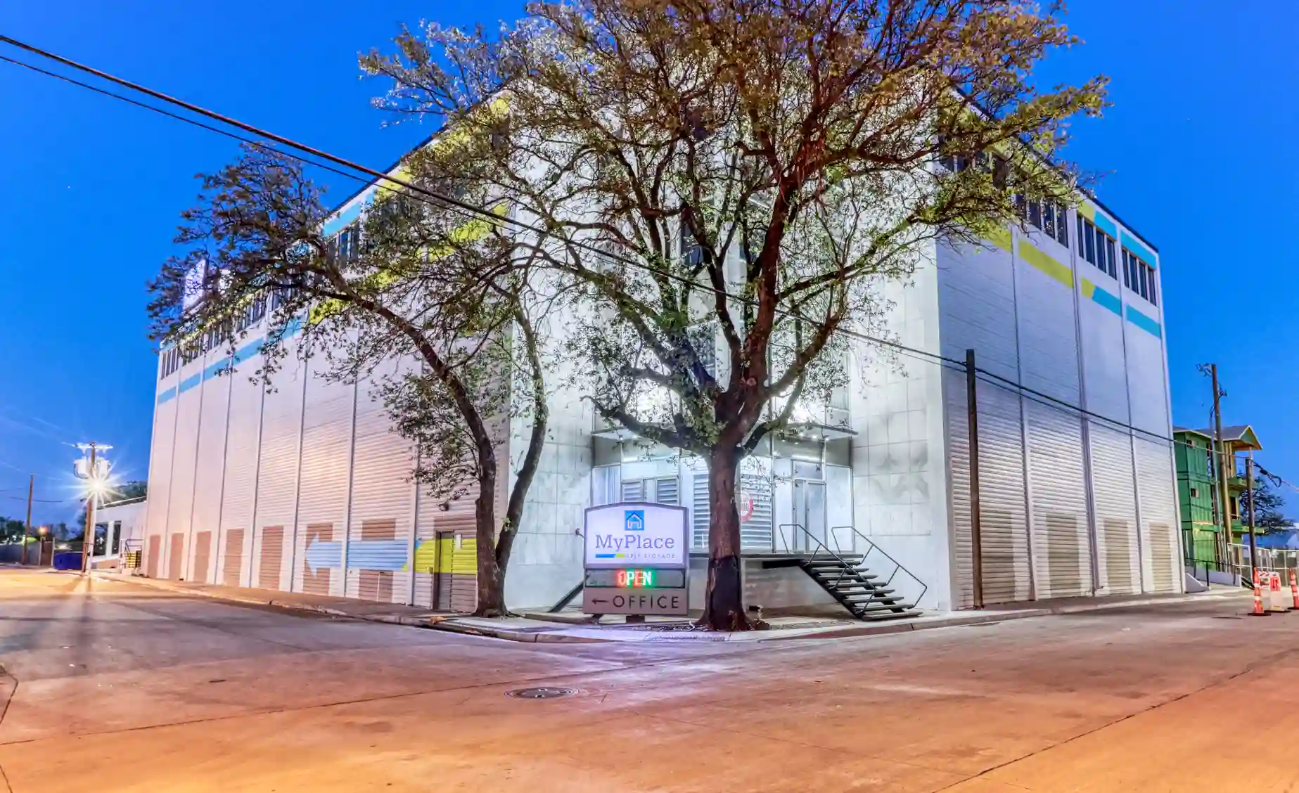 dallas exterior corner night